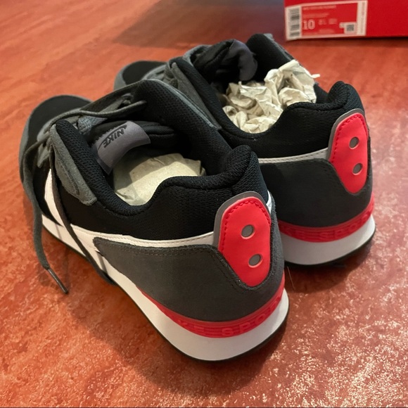 Nike Venture Runner, black/grey, men’s US 10, new - Picture 3 of 7